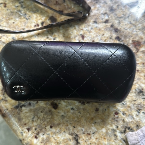 Beautiful Authentic Chanel CC Logo Sunglasses - Picture 11 of 16